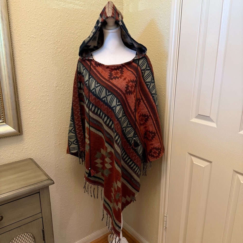Fashion Fuse Navy Rust Southwestern Inspired Design Hooded Fringe Boho Pancho OS